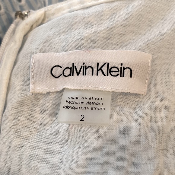Calvin Klein Seersucker Dress with Embroidered Eyelet Cutout Circles Sz 4 - Picture 11 of 11